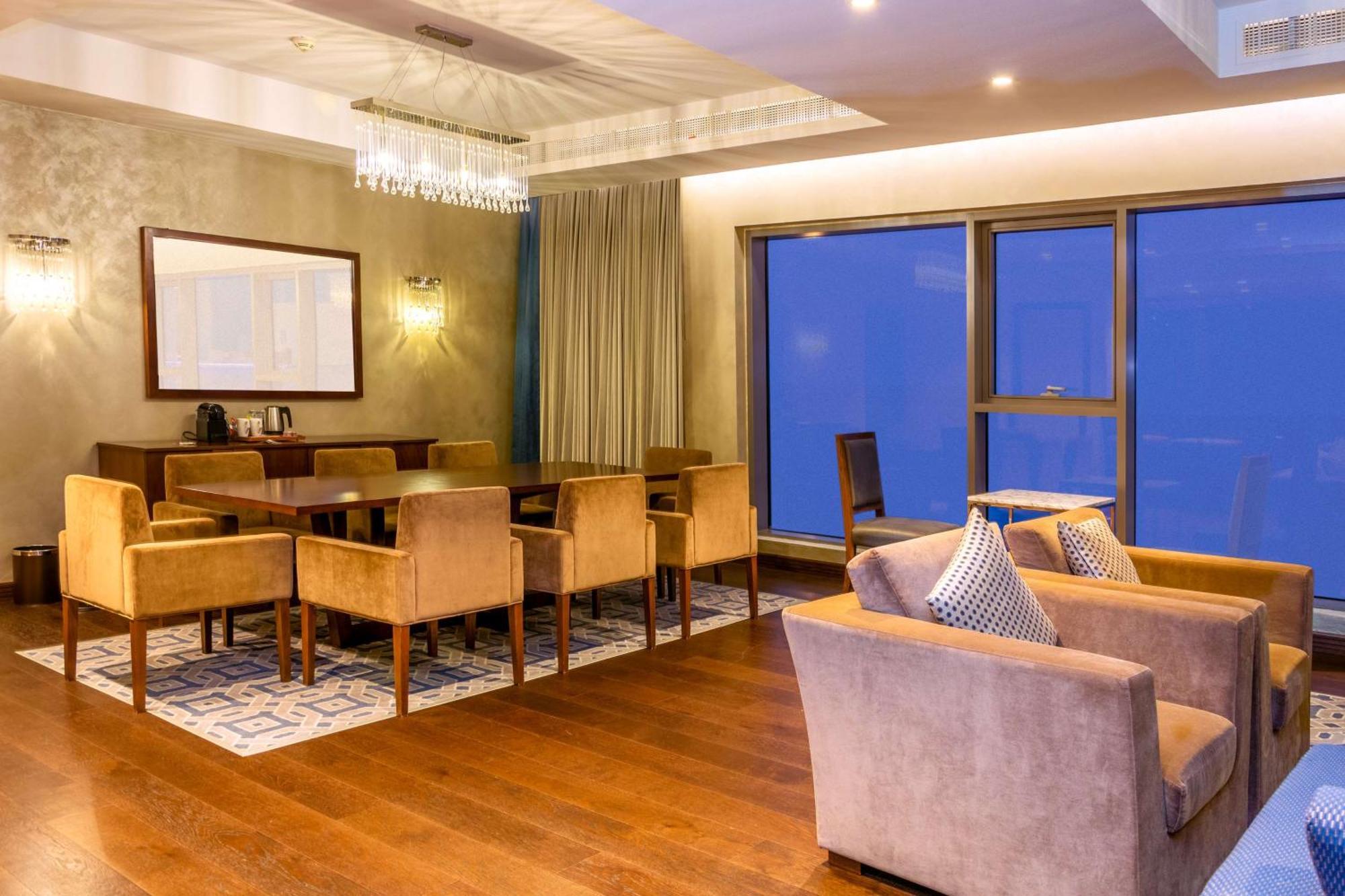 Radisson Blu Hotel & Resort, Sohar Exterior photo Club Lounge at the 39th floor