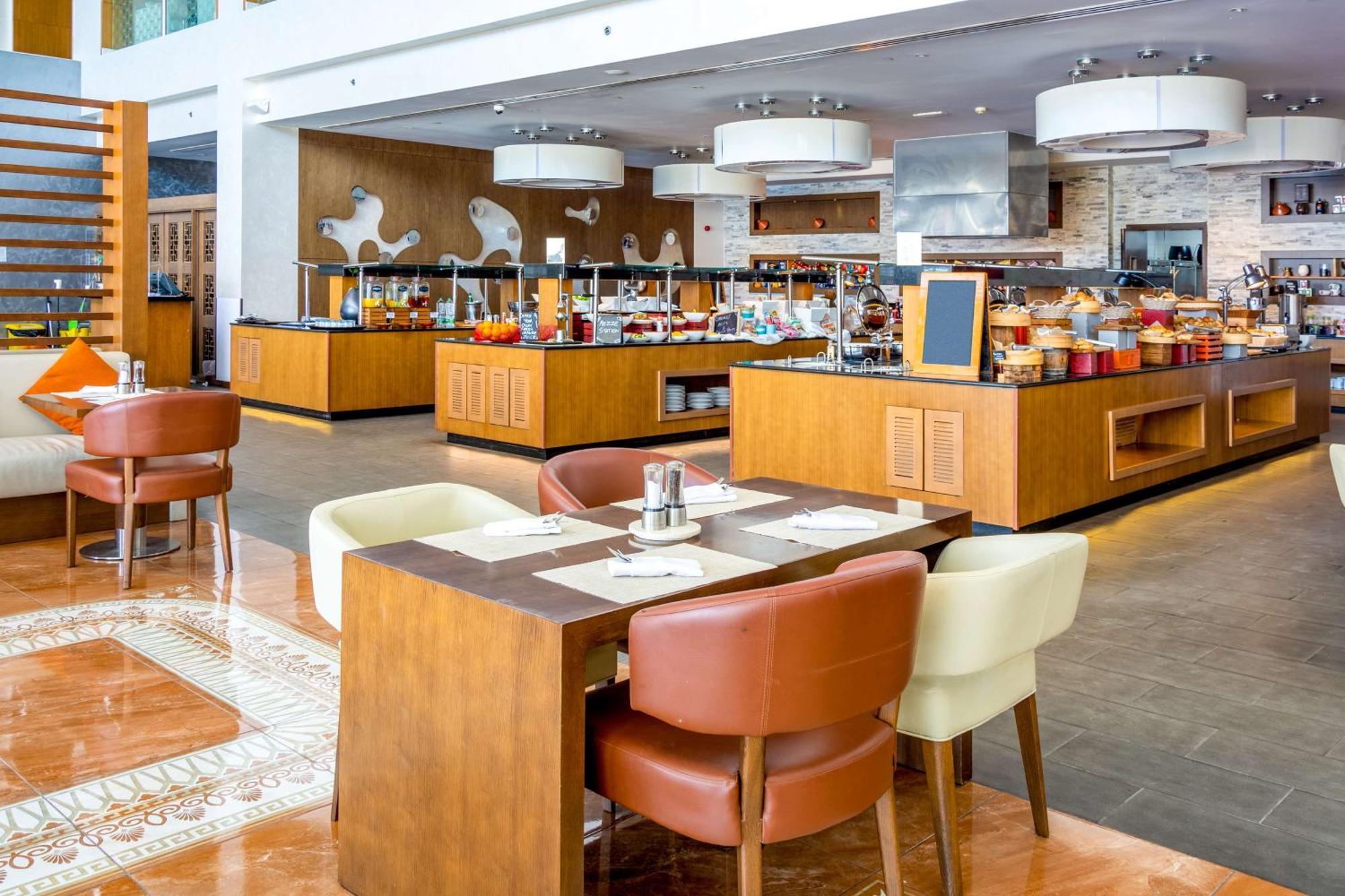 Radisson Blu Hotel & Resort, Sohar Exterior photo The restaurant at the airport