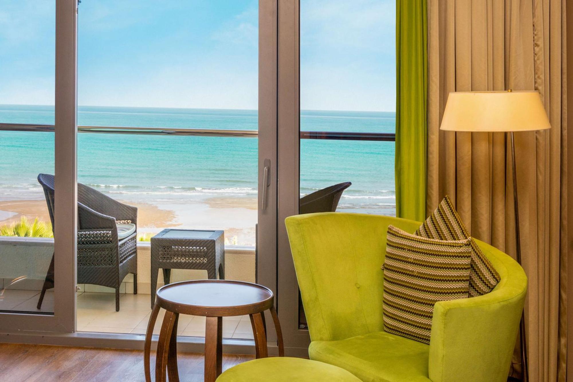 Radisson Blu Hotel & Resort, Sohar Exterior photo Deluxe Ocean View