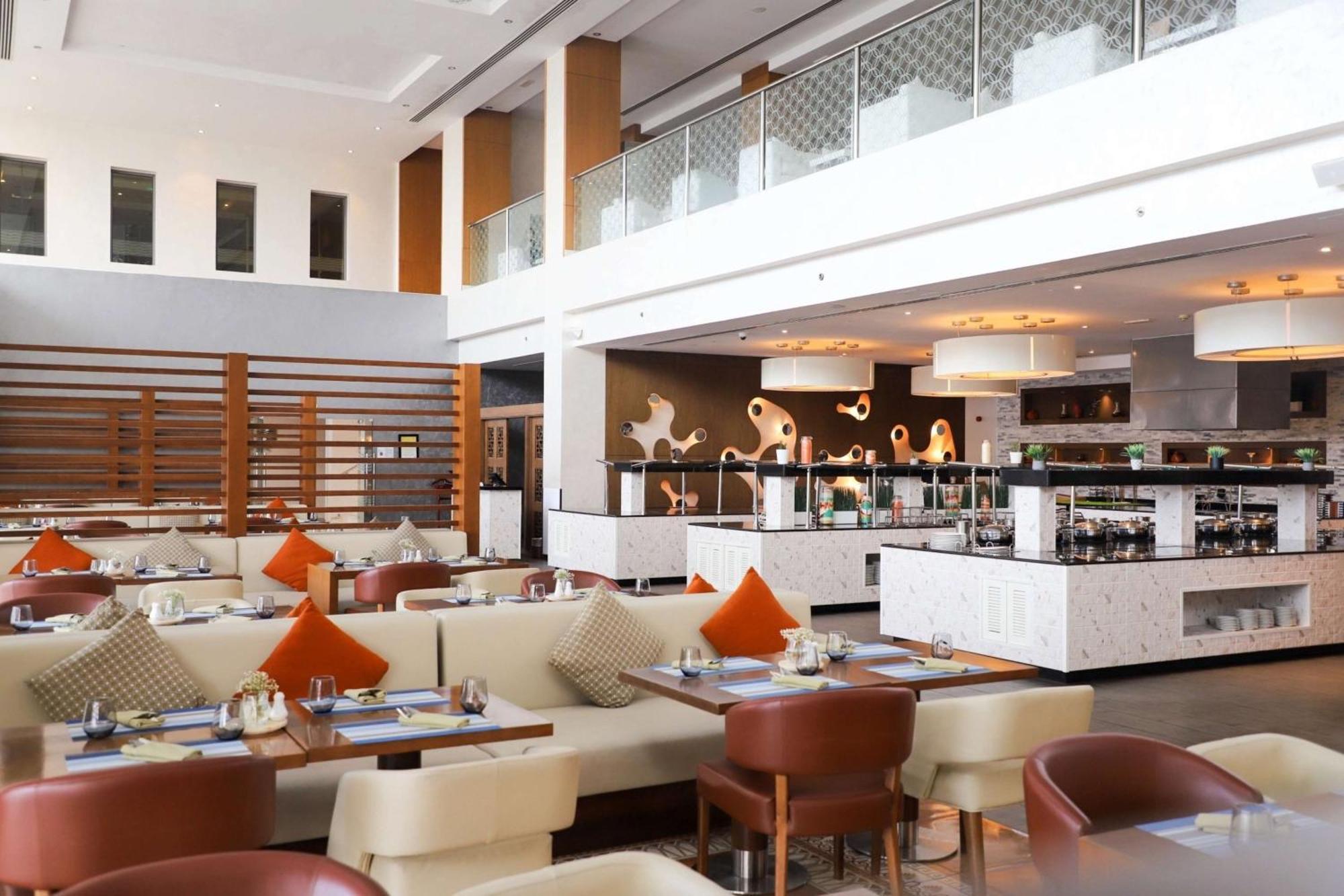 Radisson Blu Hotel & Resort, Sohar Exterior photo The restaurant